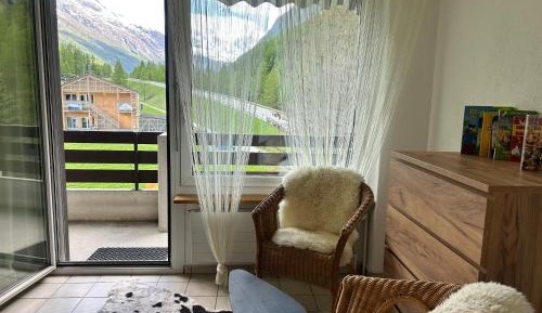 Standard Twin Room with Shared Bathroom