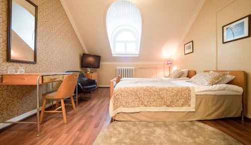 Economy Twin Room with Shared Bathroom