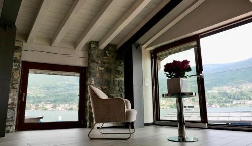 Suite with Lake View