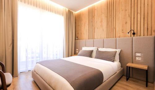Deluxe Double Room with Side Sea View