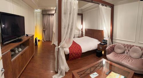Queen Suite
