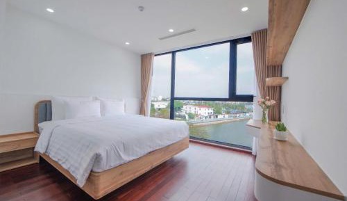 Two-Bedroom Apartment with Lake View