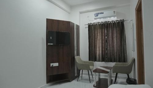 Deluxe Double Room (2 Adults + 1 Child)
