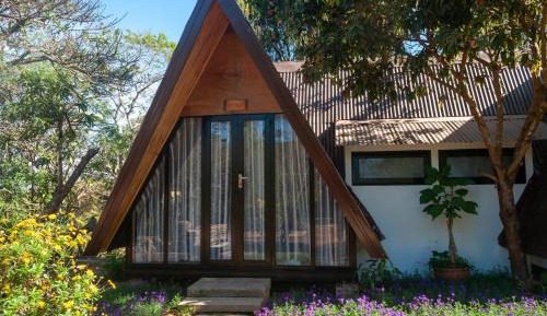 Bungalow with Garden View