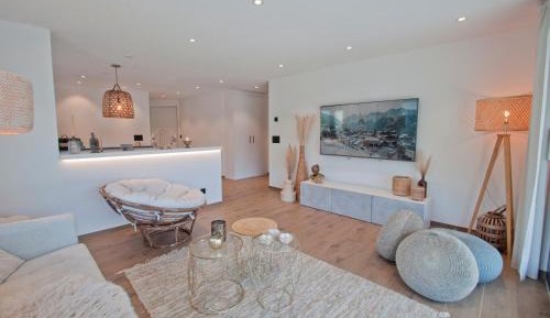 Two-Bedroom Apartment with Mountain View