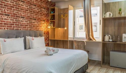 Deluxe Queen Room