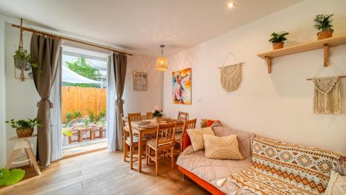 Deluxe Two-Bedroom Apartment with Garden View