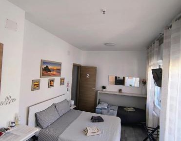 Deluxe Double Room with Side Sea View