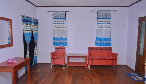 Deluxe Double Room (2 Adults + 1 Child)