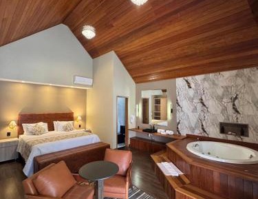 King Suite with Spa Bath