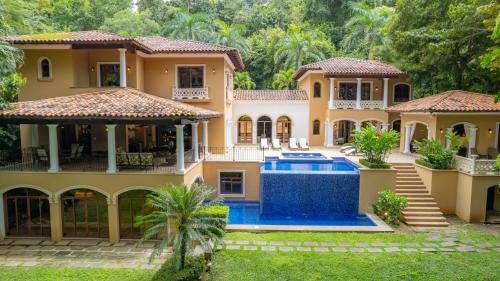 Six-Bedroom Villa 