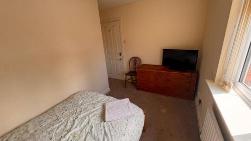 Queen Room with Shared Bathroom