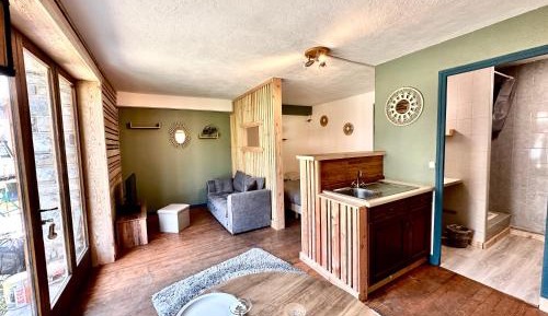 Superior One-Bedroom Apartment