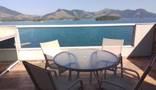 Three-Bedroom Apartment with Balcony