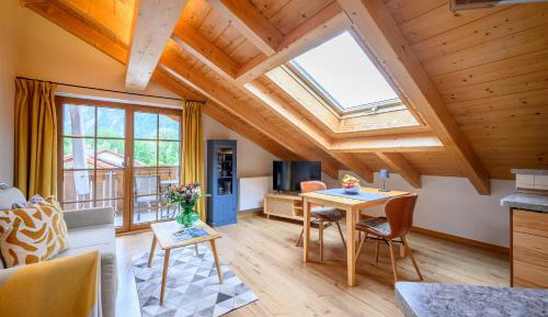 Apartment with Mountain View