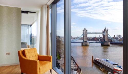 Deluxe Two-Bedroom Apartment with Riverview