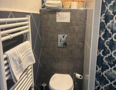 Apartment with Shower