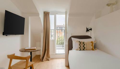 Studio Apartment with Twin Bed and Balcony