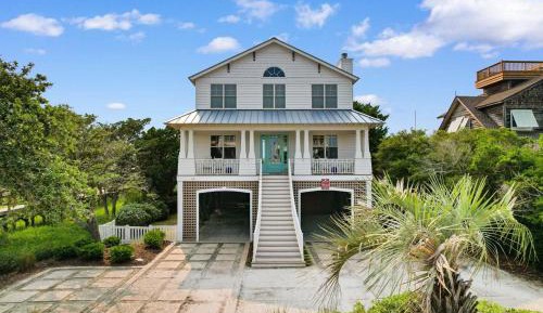 Five-Bedroom Holiday Home