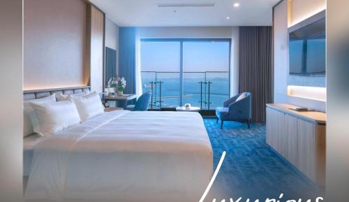 Premier King Suite with Ocean View