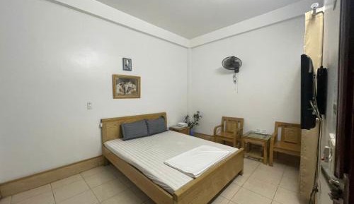 Single Room with Private Bathroom