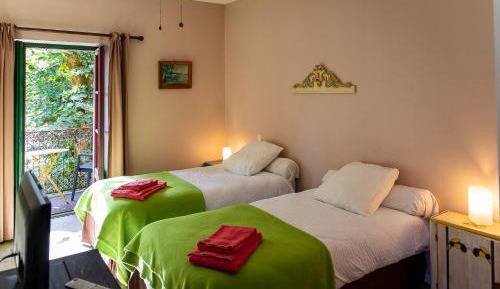 Twin Room with Balcony and Street View