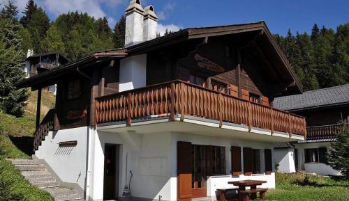 Apartment with Mountain View