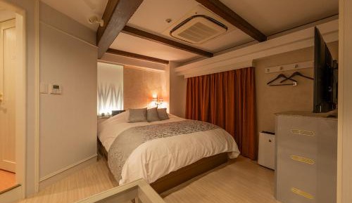 Queen Room with Spa Bath