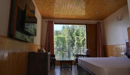 Deluxe Double Room (2 Adults + 1 Child)