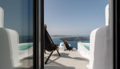 Honeymoon Suite with outdoor hot tub and Caldera View
