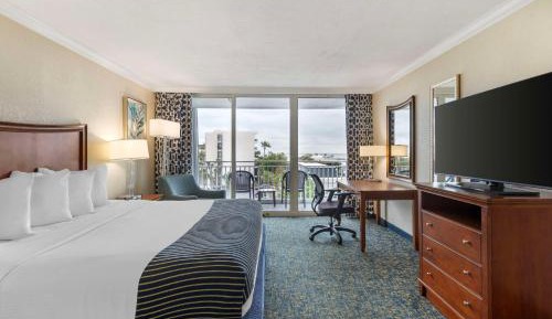 Family Suite with 1 King Bed with Kitchenette