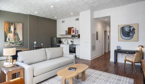 Deluxe King Suite
