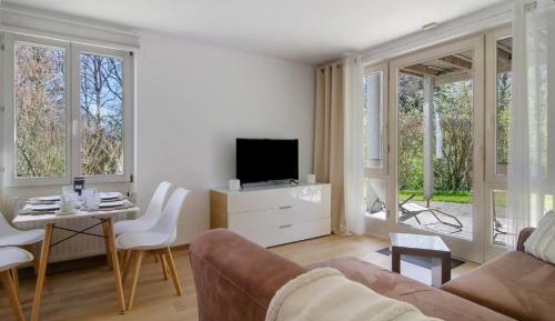 Superior One-Bedroom Apartment