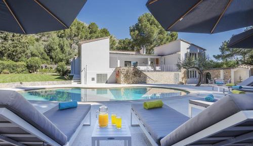 Six-Bedroom Villa 
