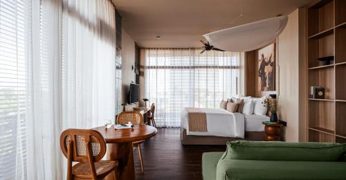 King Studio with Sofa Bed