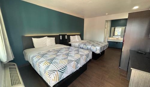 Queen Room with Two Queen Beds - Non-Smoking