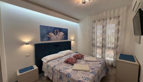 Two-Bedroom Deluxe Apartment with Balcony