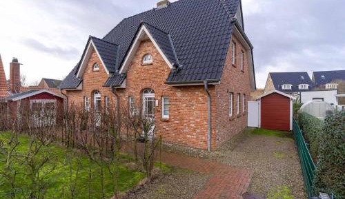 Three-Bedroom Holiday Home 