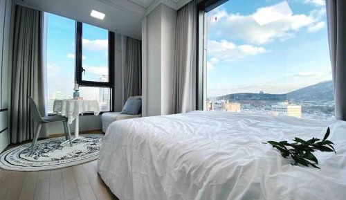 One-Bedroom Premier Apartment