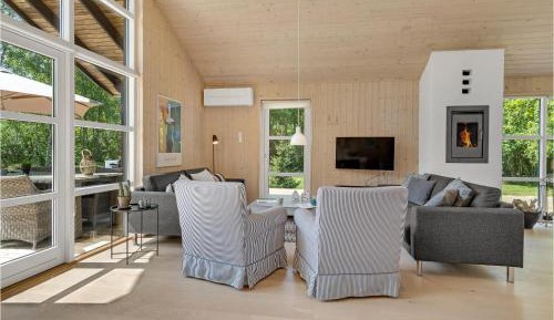 Three-Bedroom Holiday Home 