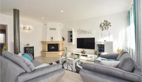 Six-Bedroom Holiday Home