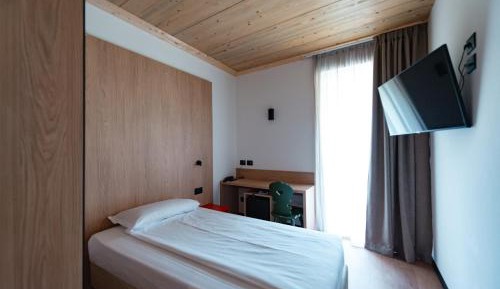 Single Room with Mountain View