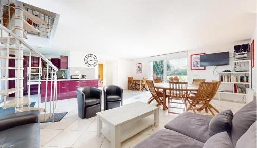 Five-Bedroom Holiday Home