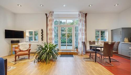 Superior One-Bedroom Apartment