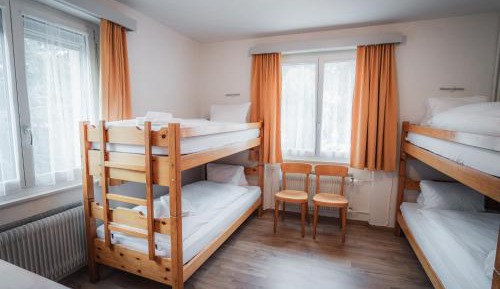 Multi Bed Room Economy with Shared Bathroom