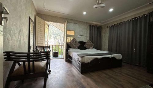 Deluxe Double Room with Balcony