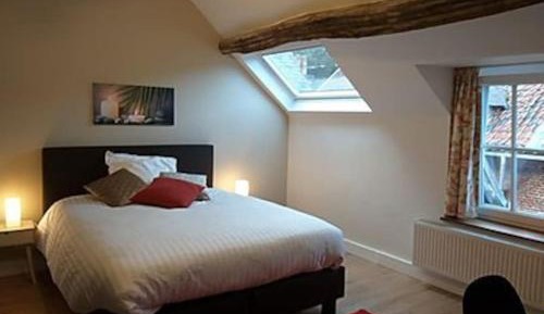 Queen Room with Shared Bathroom