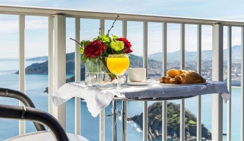 PrivilÃ¨ge Twin or Double Room with Balcony and Sea View
