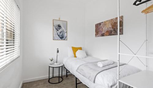 Single Room with Shared Bathroom