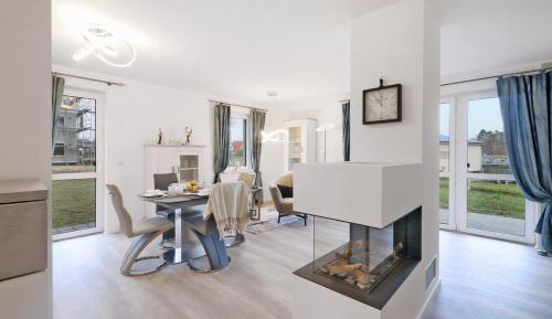 Apartment with Lake View